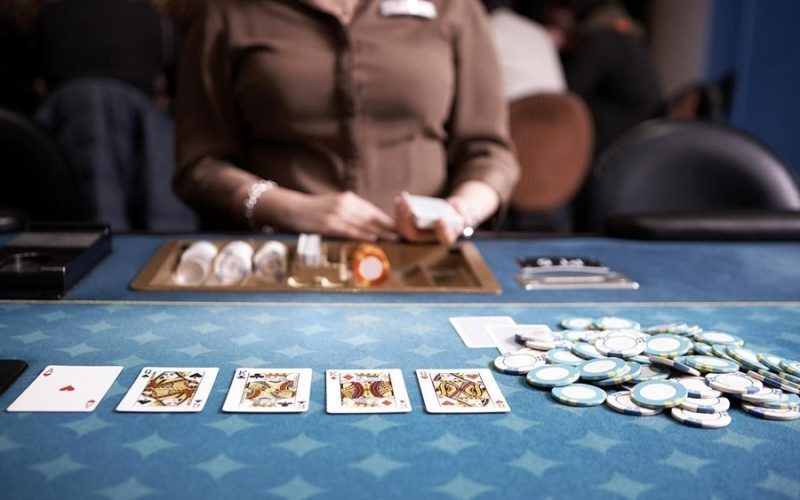 Why people prefer to play poker online?