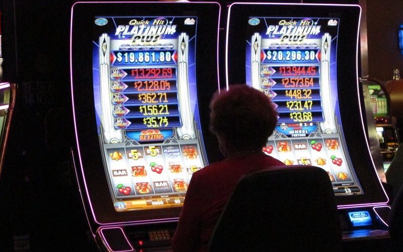 The various benefits of playing slot machines online